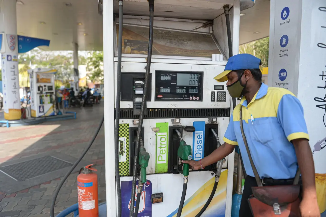 INDIA ECONOMY FUEL