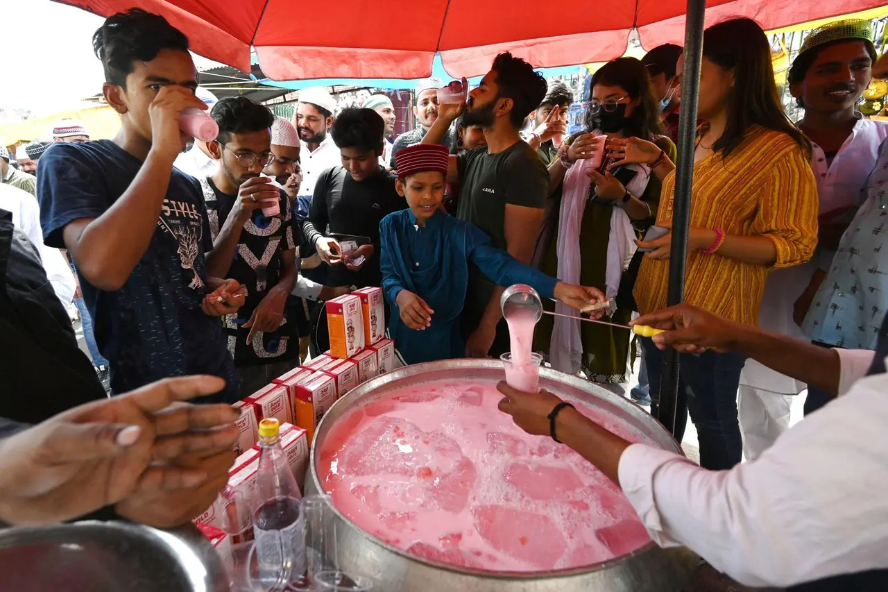 India Weather People Drinking Dil Pasand Drink