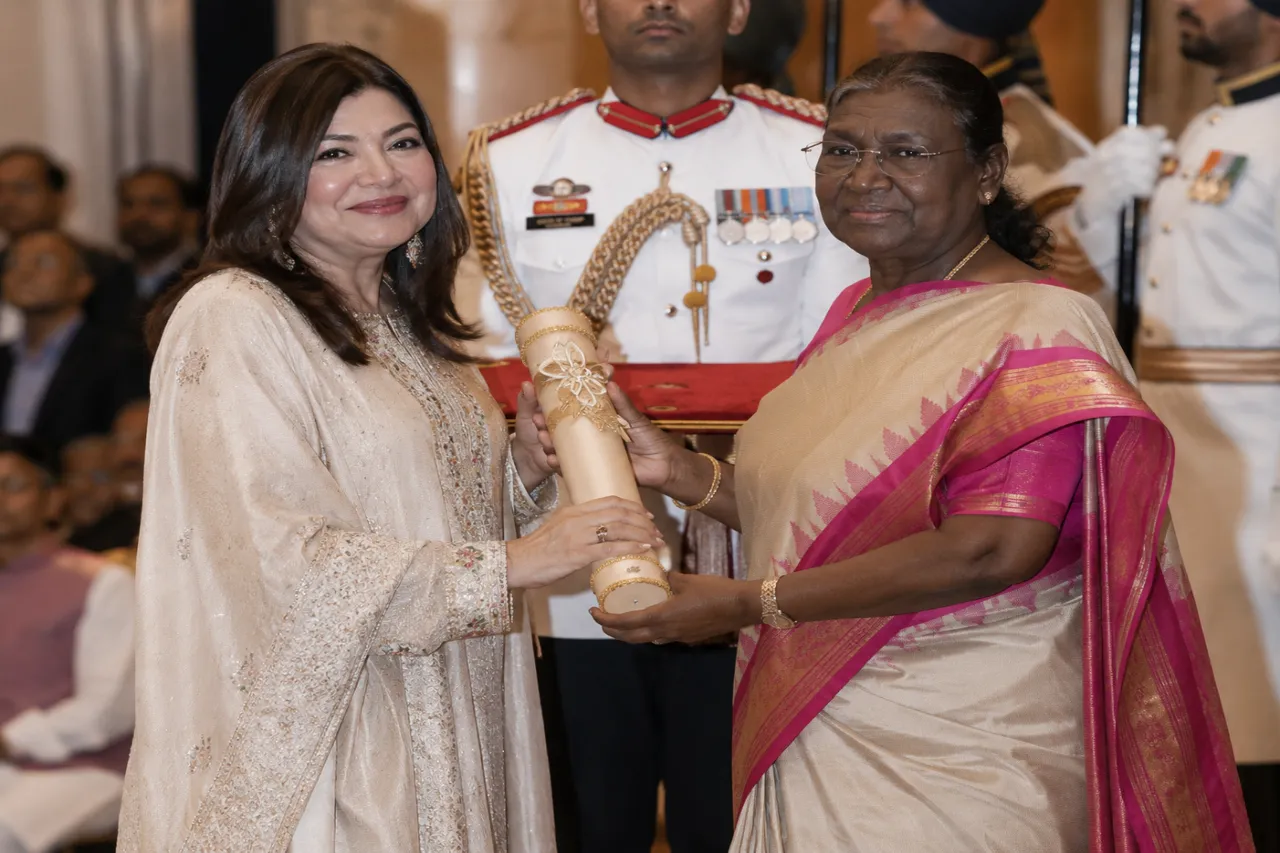 Alka Yagnik Seen Using a Wheelchair After Receiving Padmashri Honour