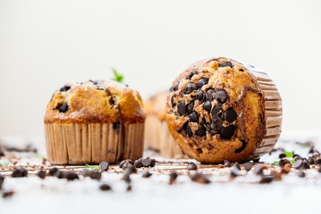chocolate-chip-muffin_74190-7122.jpg